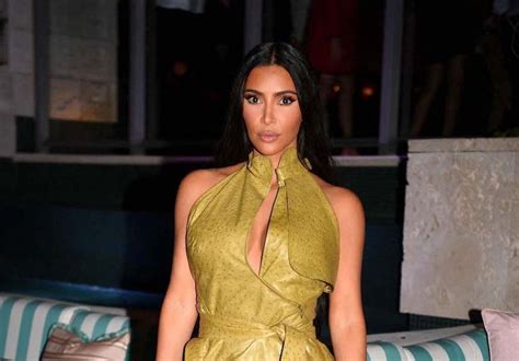 Kim Kardashian retrouve Kanye West en robe de .